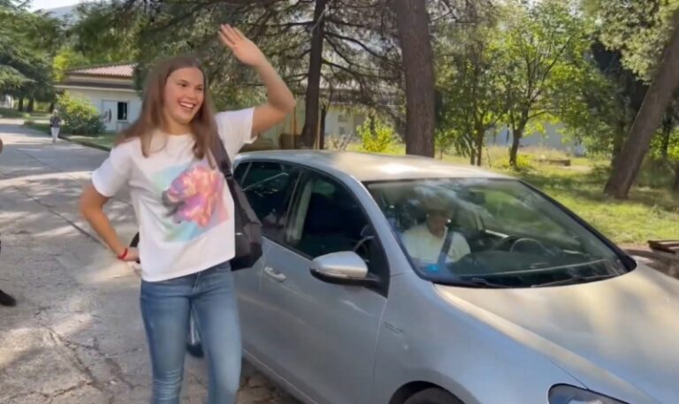 Svjetska prvakinja se vratila u školu: Pogledajte kako su Lanu Pudar dočekali učenici i profesori