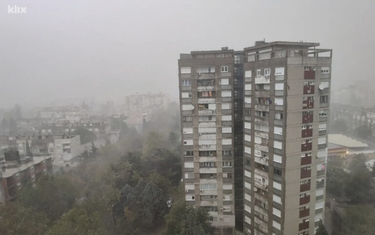 Grad u BiH zahvatilo jako nevrijeme, zabilježeni udari vjetra i do 80 kilometara na sat