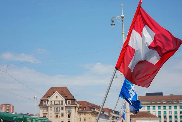 Švicarci na ulicama Berna tražili rast plata i penzija, traže prihode jednake životnim troškovima