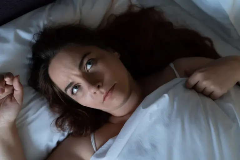 Patite od nesanice? Ove namirnice će vam pomoći da brzo utonete u san