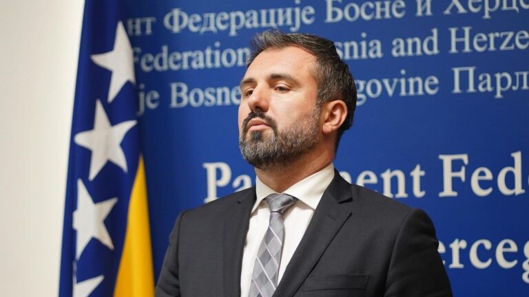 Stojanović: Bolje da su lideri RS odveli okupljene na radnu akciju da srede granični prijelaz Šćepan Polje