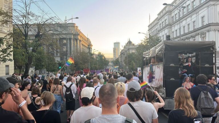 LGBT zastava na zgradi Skupštine Grada Beograda