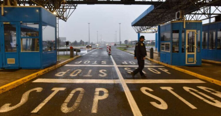 Počela “čistka” među carinicima u UIO-u, 54 ih ostalo bez posla