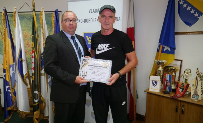Ministar Adnan Sirovica upriličio prijem za atletičara Nihada Mahmića