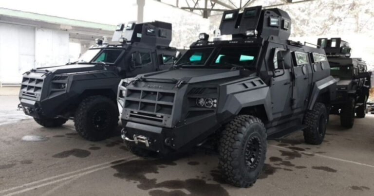 U bh. grad stižu oklopni transporteri, iz policije poručuju: Čekamo i oružje