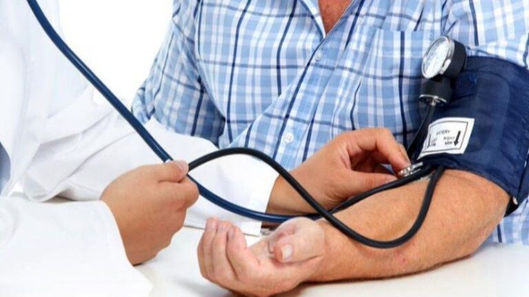 Ova granica donjeg krvnog pritiska dovodi do srčanog udara: ”I mali skok može biti alarmantan”