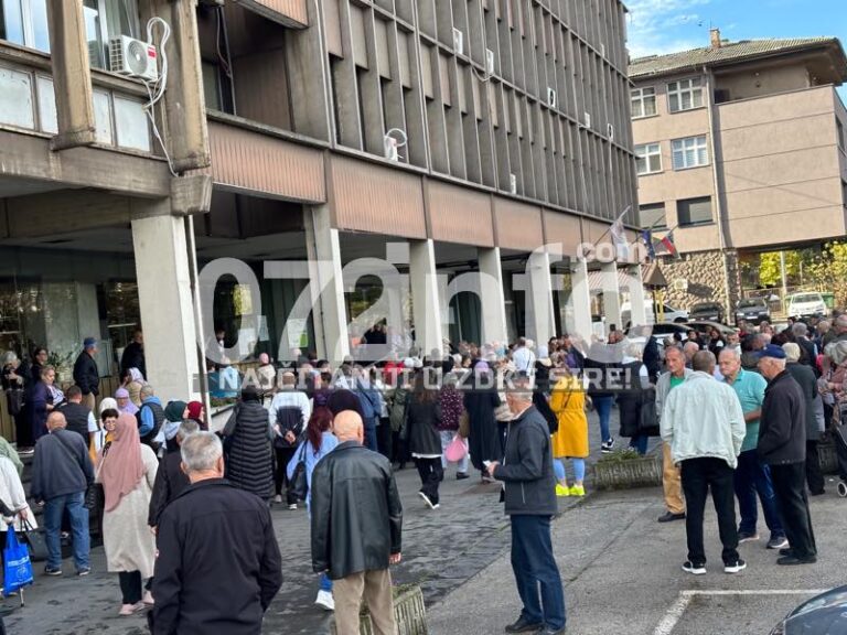 Ko će dobiti 200, a ko 600 KM: Veliki redovi za novčanu pomoć, ovo su uslovi