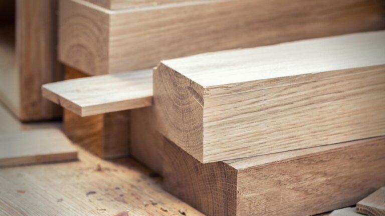 Kupio pedesetak drvenih greda i samostalno napravio kauč za samo 150 eura