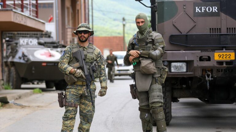 KFOR dobija pojačanje: 200 britanskih vojnika stiže na Kosovo
