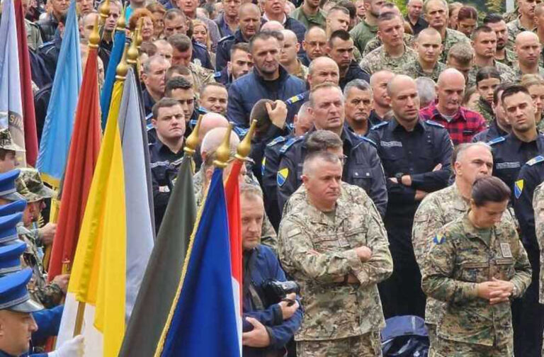 Katolici iz OSBiH na Bobovcu: “Herceg-Bosno srce ponosno” odzvanjalo bosanskim kraljevskim gradom