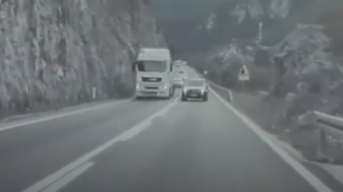 Opasna vožnja na M-17, sekunde su dijelile od užasnog sudara