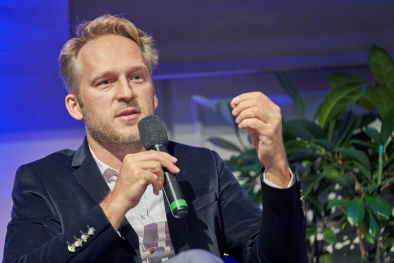 Vedran Džihić iz Beča o dešavanjima u BiH i regionu: Pojačati trupe EUFOR-a