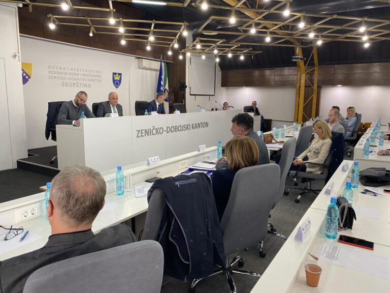 Nova hitna sjednica Skupštine ZDK: Smijenjena premijerka Amra Mehmedić