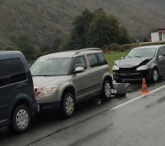 Sudar tri vozila na M-17, četiri osobe prebačene hitno u Dom zdravlja