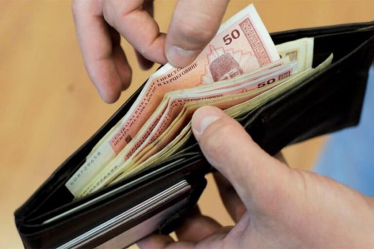 Ovo svi nosimo u novčaniku, a privlači siromaštvo