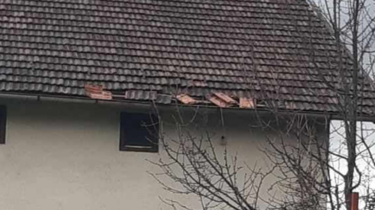 Olujni vjetar pogodio BiH: Letjeli crijepovi s krovova