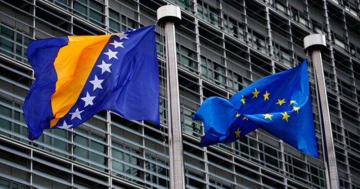 Vijeće ministara BiH odlučilo: Uz zastavu BiH stajat će i zastava EU