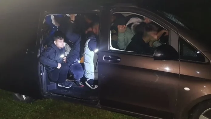 Bosanac “ugurao” 22 migranta u svog mercedesa