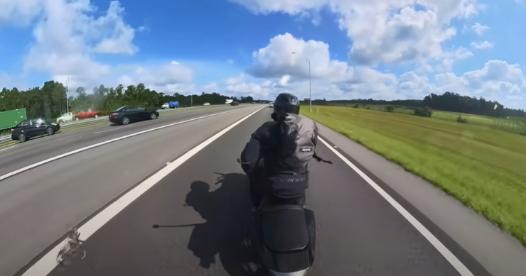 Vozio 225 kilometara na sar: Motociklista snimio trenutak sudara koji ledi krv u žilama, “naučio sam…”