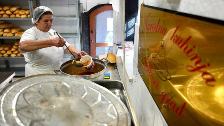 Teške životne priče korisnika čiji broj raste: “Svako jutro, časno i pošteno, dođem po obrok”