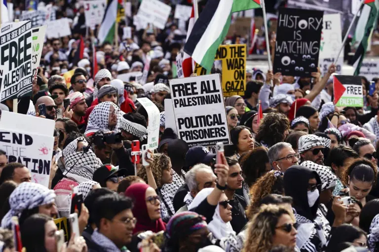Najmanje sto hiljada ljudi se okupilo u Washingtonu u jednom od najvećih propalestinskih protesta