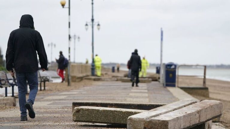 Stiže oluja Debi: Na snazi opasnost od tornada
