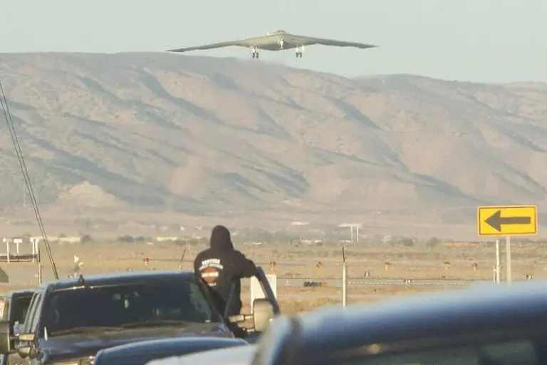 Prvi put poletjelo “leteće krilo”, najmoderniji američki avion sposoban nosit nuklearno oružje