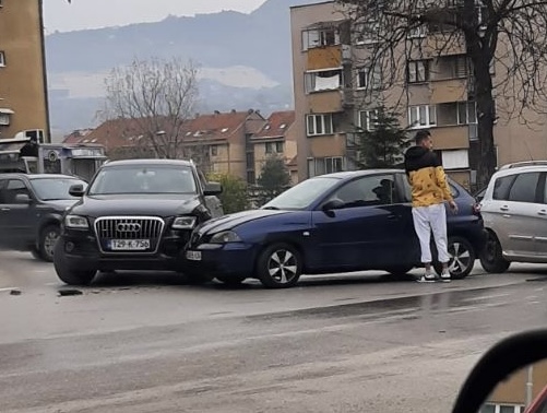 NESREĆA U ZENICI: Sudar dva automobila