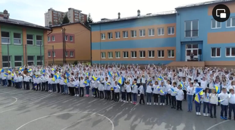 DIVAN PRIZOR IZ ZENICE: Preko 300 učenika OŠ “Vladimir Nazor” u video spotu posvećenom Danu državnosti BiH