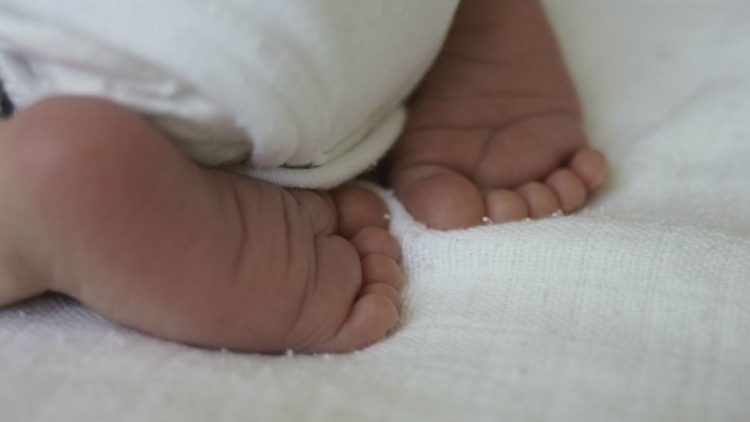Jedna uobičajena praksa predstavlja opasnost za bebe, nemojte je raditi
