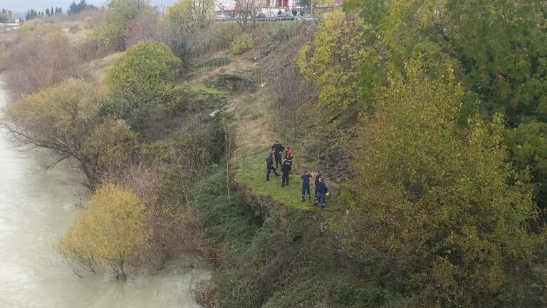 Golf 4 sletio u rijeku: Još se ne zna je li neko bio u automobilu