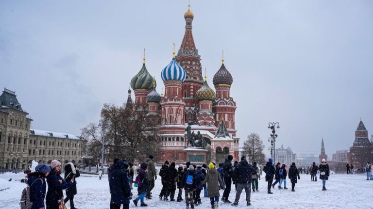 Rekordne snježne padavine zatrpale Moskvu: U Sibiru temperature i do minus 50 stepeni