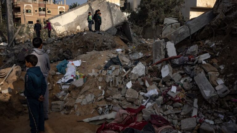 Izrael nastavio bombardiranje Gaze, 24 osobe ubijene u centru Rafaha