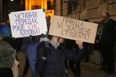 Novi protesti u Beogradu. Opozicija traži od Vučića oslobađanje uhapšenih đaka i studenata