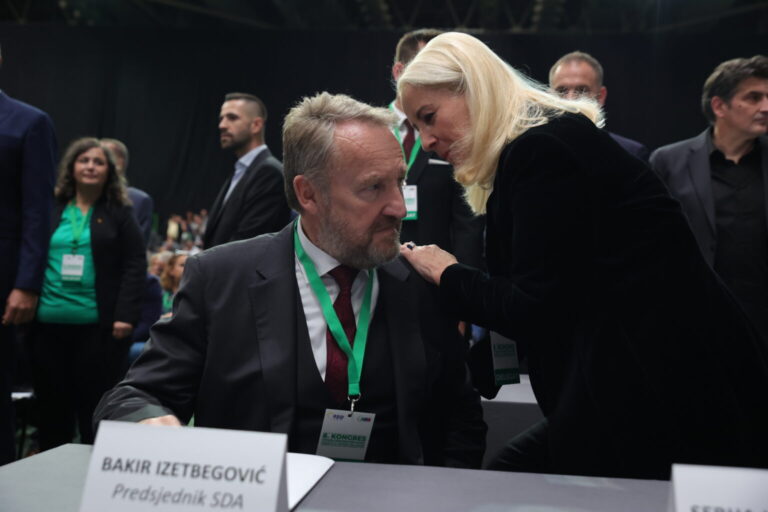 Šokantan zaokret: Je li Izetbegović pustio Osmicu ‘niz vodu’?