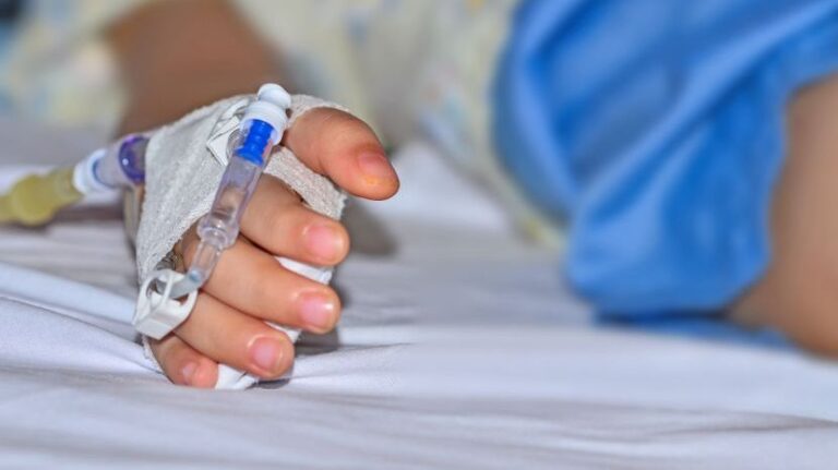 Dječak (2) progutao dio igračke, preminuo u bolnici