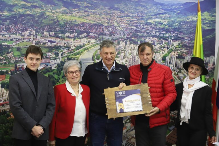 Predstavnici UABNOR-a Zenica uručili zahvalnicu gradonačelniku Kasumoviću