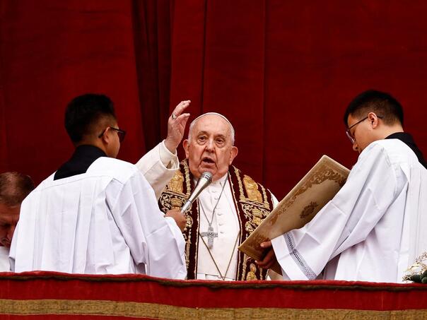 Papa Franjo u božićnoj poruci osudio strašna stradanja