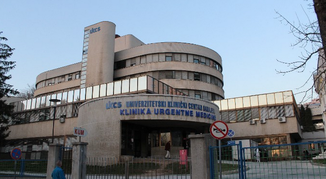 KCUS danas otvara kapije: Bager sklanja betonske žardinjere, bolnica se vraća pacijentima