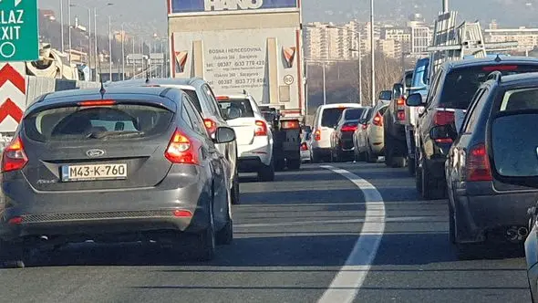 Ogromne gužve na izlazu s autoputa: Vozači nervozni, šta je razlog