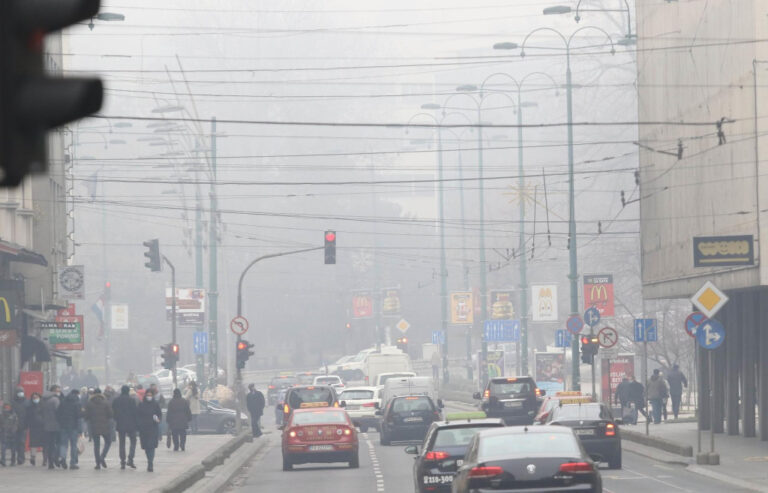 Pogoršan kvalitet zraka, na snagu stupaju interventne mjere: Zabranjena okupljanja, promet vozila…