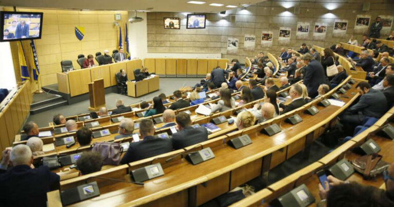 Zbog političara u FBiH bez povećanja plata i penzija?