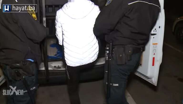 “SLUČAJEVI X” U ZENICI: Uhapšen zbog narkotika, ostao zaključan iza brave (VIDEO)