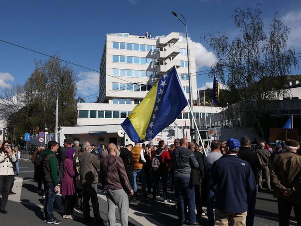 U srijedu protest ispred OHR-a: Upućena poruka Schmidtu