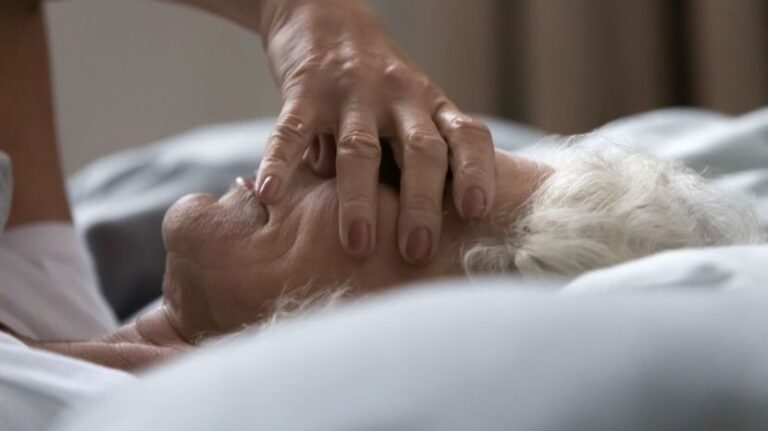 Jeziv slučaj: Bolesnoj majci naplaćivala pranje veša i struju