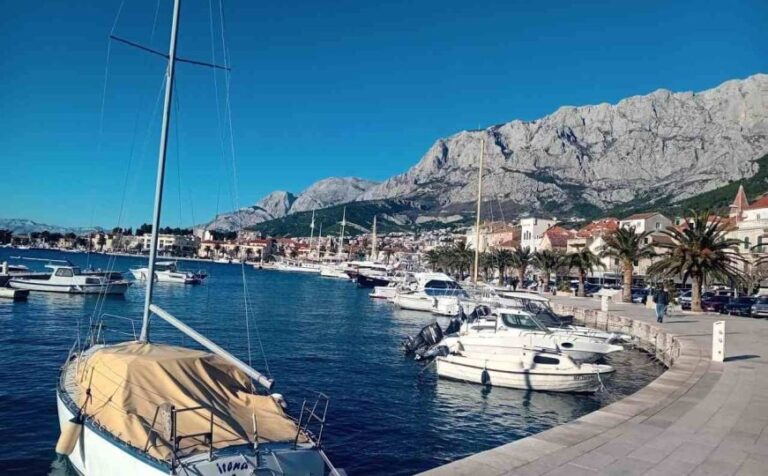 Zimski raj u omiljenom ljetovalištu za Bosance: Pogledajte kako izgleda Makarska u januaru