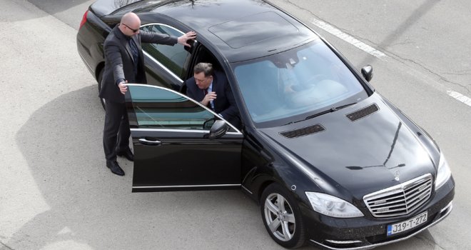 Na službena vozila u samo par godina potrošili 26 miliona KM