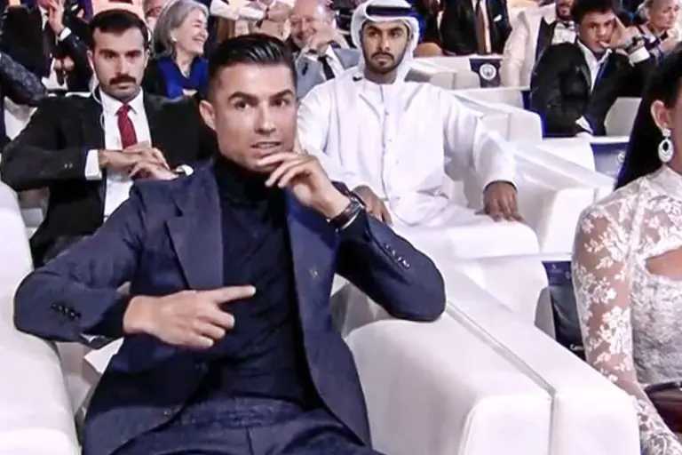 Jedna nagrada konačno je “promašila” Messija, Ronaldo prstom pokazivao na svog favorita