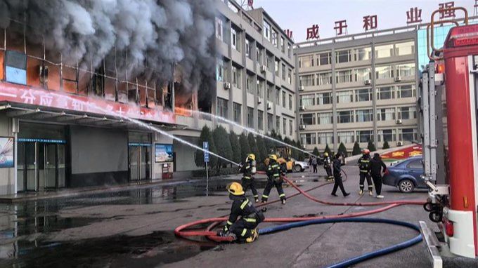 U požaru u internatu poginulo 13 učenika