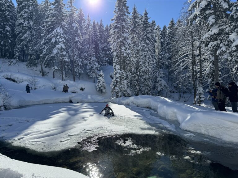 Uprkos snijegu: Zaplivali u hladnom jezeru na nadmorskoj visini od 1.700 metara